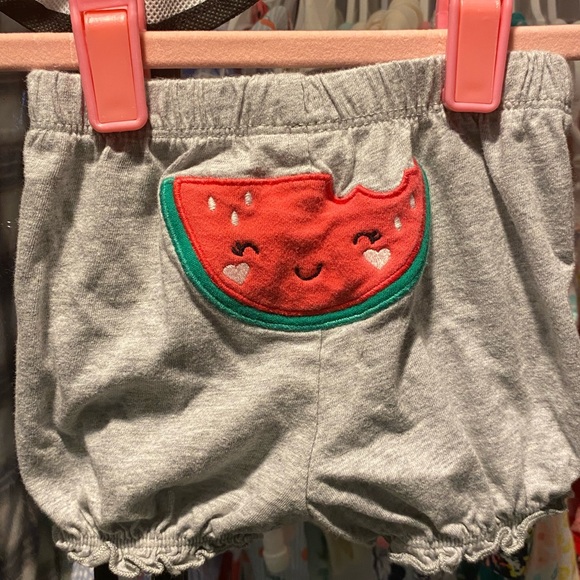 Carter’s Infant Girls Watermelon Bodysuit and Shorts Set, size 6 months. - Picture 6 of 6